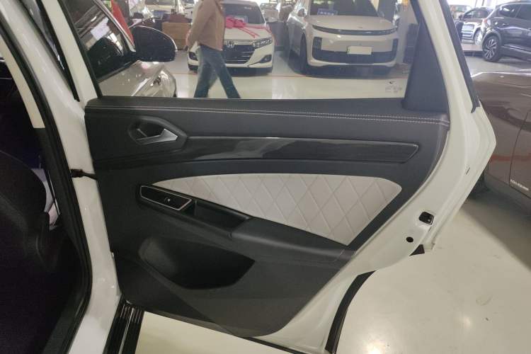 Used Jetta VS7 2022 280TSI Automatic High-Gloss Enjoyment Edition Right Rear Door Interior
