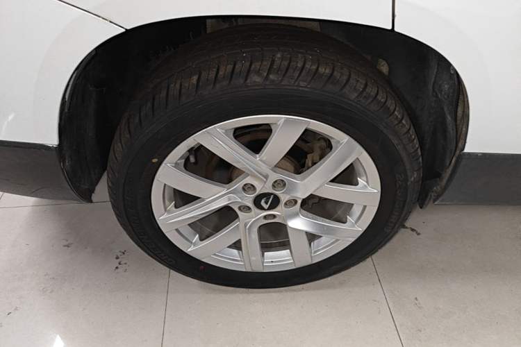 Used Jetta VS7 2022 280TSI Automatic Trend Edition Right Rear Wheel Hub