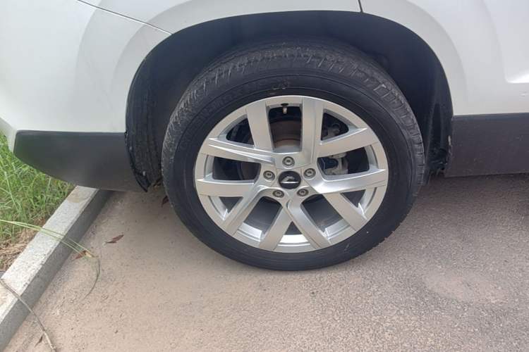 Used Jetta VS7 2022 280TSI Automatic Trend Edition Right Rear Wheel Hub