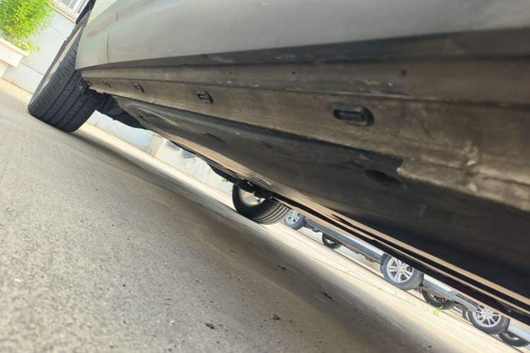 Used Jetta VS7 2022 280TSI Automatic Enjoyment Edition Right Side Sill