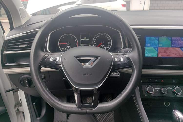 Used Jetta VS7 2022 280TSI Automatic Trend Edition Steering Wheel