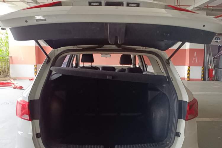 Used Jetta VS7  Trunk