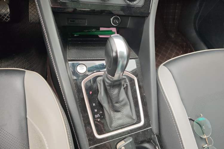 Used Jetta VS7 2023 280TSI ABT Automatic Enjoyment Limited Edition Gear Lever