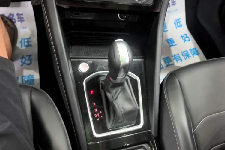 Used Jetta VS7 2023 280TSI Automatic Enjoyment Edition Gear Lever