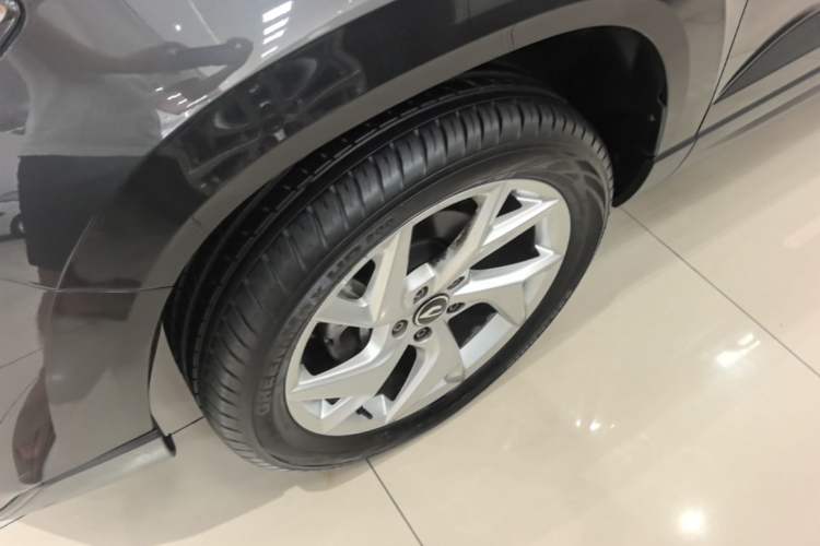 Used Jetta VS7 2023 280TSI Automatic Enjoyment Edition Left Front Wheel Hub