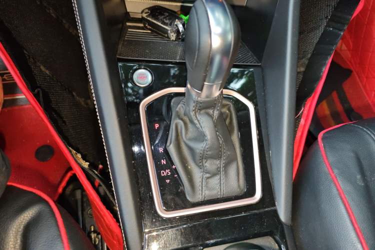 Used Jetta VS7 2023 280TSI Automatic High-Gloss Glory Edition Gear Lever