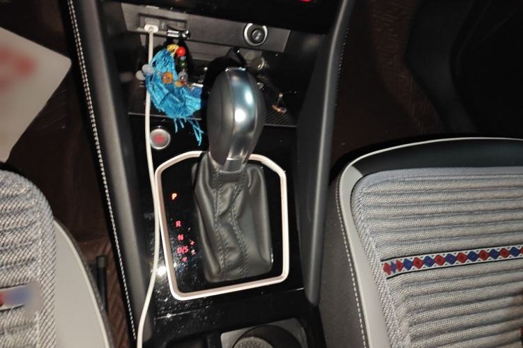 Used Jetta VS7 2023 280TSI Automatic High-Gloss Glory Edition Gear Lever
