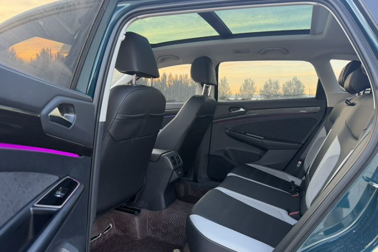 Used Jetta VS7 2023 280TSI Automatic High-Gloss Glory Edition Interior 4