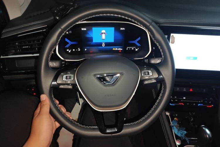 Used Jetta VS7 2023 280TSI Automatic High-Gloss Glory Edition Steering Wheel