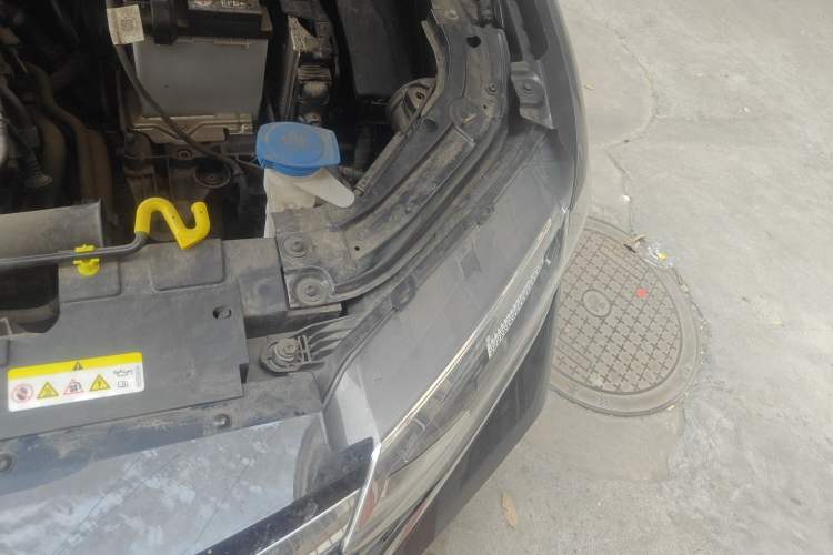 Used Jetta VS7 2023 280TSI Automatic Enjoyment Edition Engine Bay Left