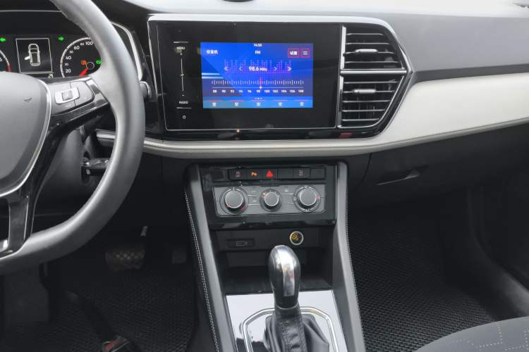 Used Jetta VS7 2023 280TSI Automatic Trend Edition Audio And AC Panel