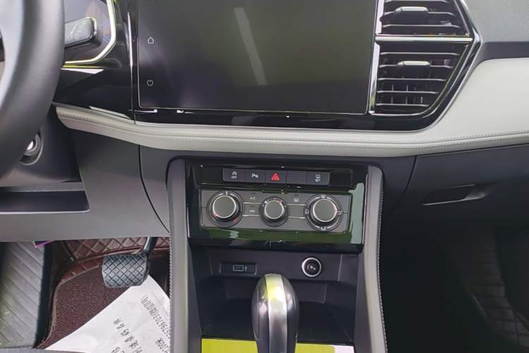 Used Jetta VS7 2023 280TSI Automatic Trend Edition Audio And AC Panel