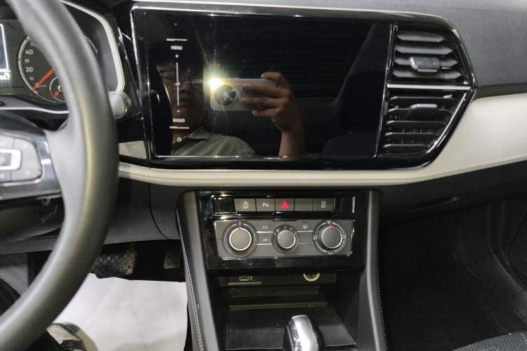 Used Jetta VS7 2023 280TSI Automatic Trend Edition Audio And AC Panel