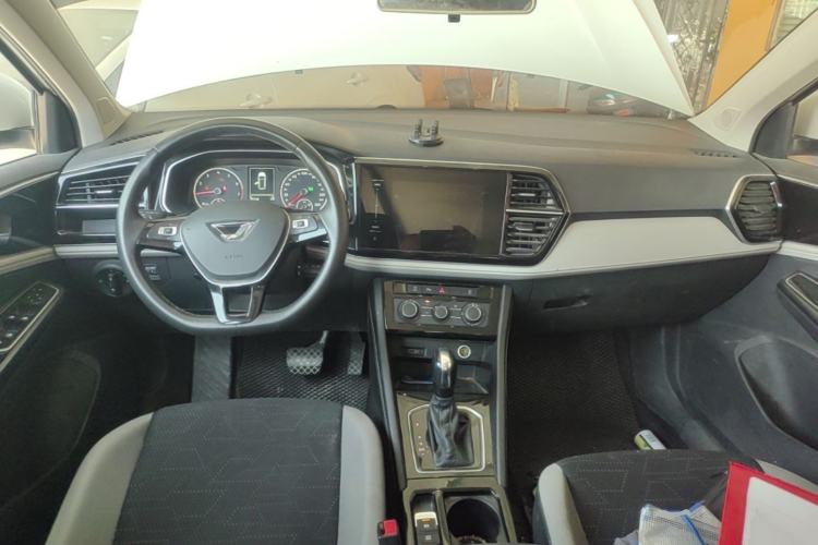 Used Jetta VS7 2023 280TSI Automatic Trend Edition Center Console