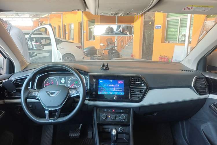 Used Jetta VS7 2023 280TSI Automatic Trend Edition Center Console