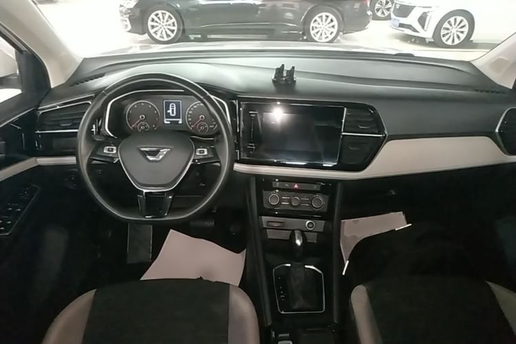 Used Jetta VS7 2023 280TSI Automatic Trend Edition Center Console