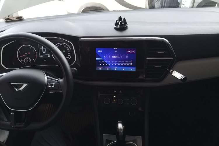 Used Jetta VS7 2023 280TSI Automatic Trend Edition Center Console