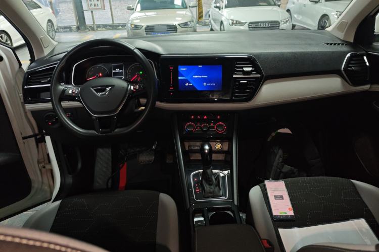Used Jetta VS7 2023 280TSI Automatic Trend Edition Center Console