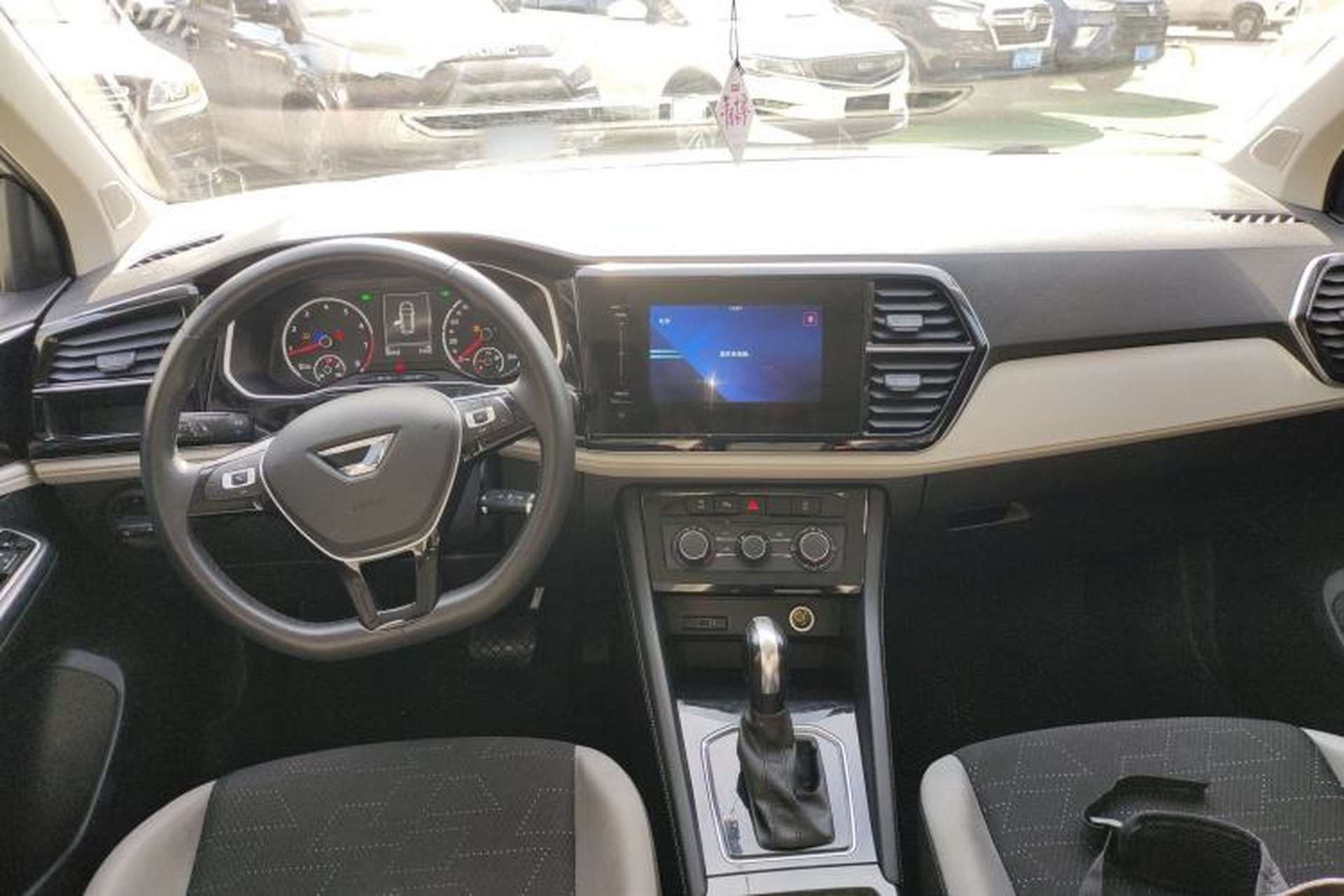 Used Jetta VS7 2023 280TSI Automatic Trend Edition Center Console