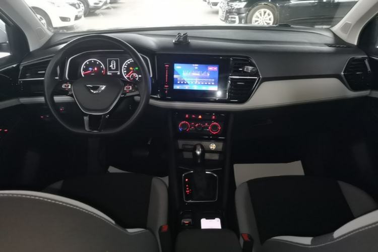 Used Jetta VS7 2023 280TSI Automatic Trend Edition Center Console