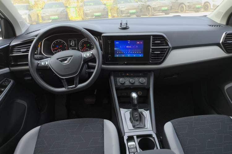 Used Jetta VS7 2023 280TSI Automatic Trend Edition Center Console