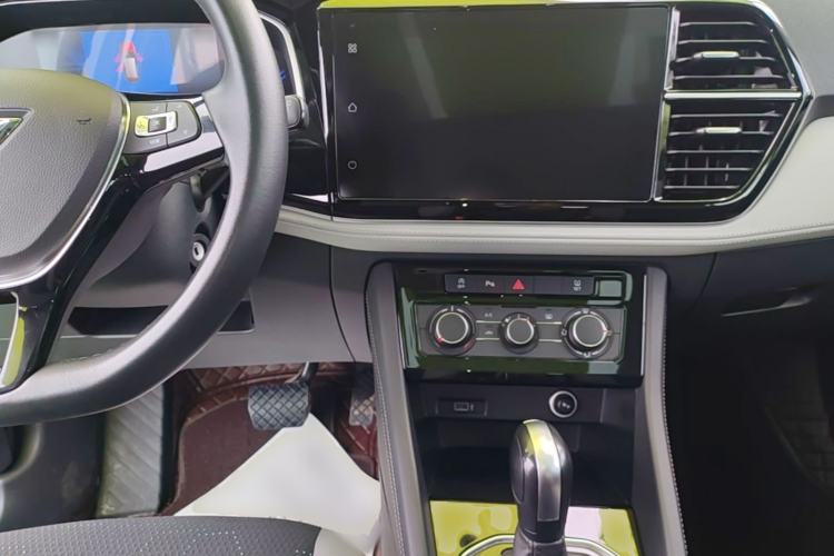 Used Jetta VS7 2023 280TSI Automatic Trend Edition Center Console