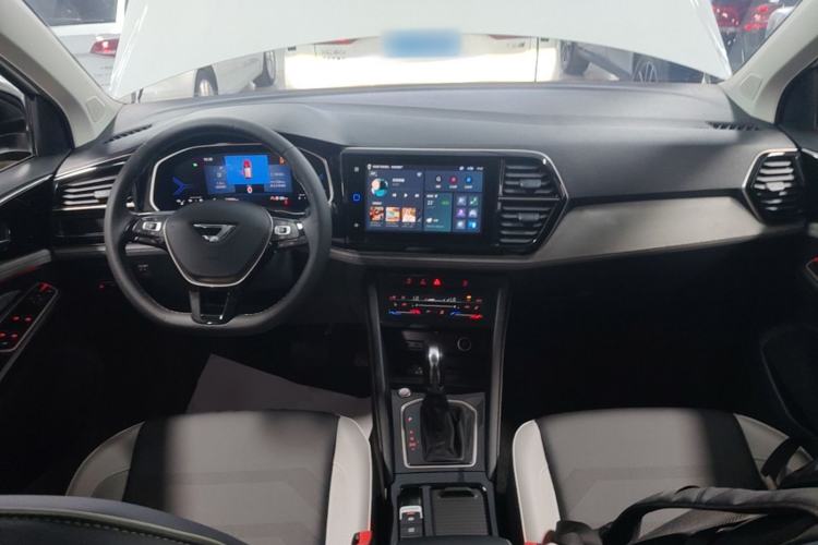Used Jetta VS7 2023 280TSI Automatic High-Gloss Glory Edition Center Console