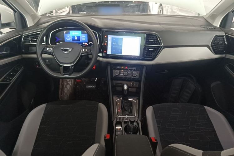 Used Jetta VS7 2023 280TSI Automatic Trend Edition Center Console