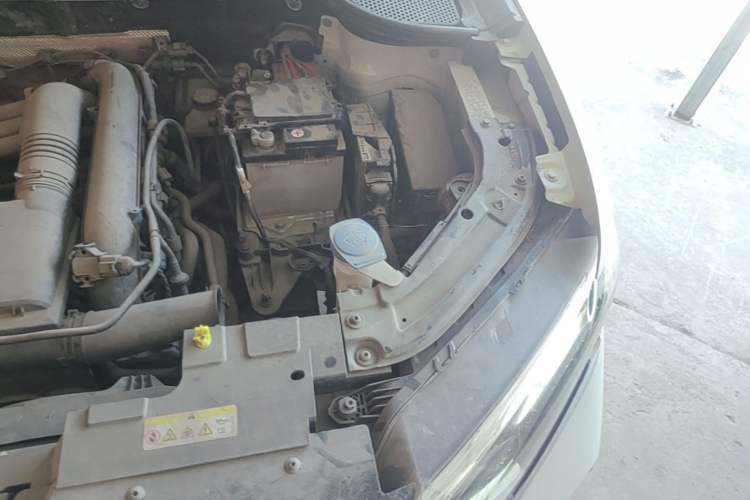 Used Jetta VS7 2023 280TSI Automatic Trend Edition Engine Bay Left