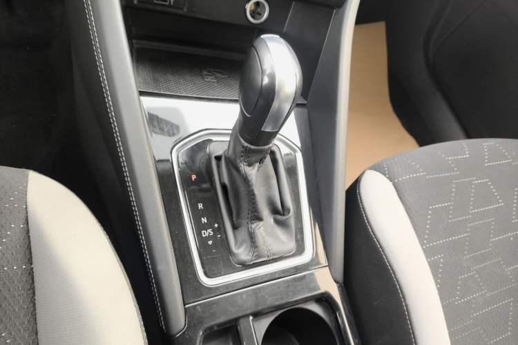Used Jetta VS7 2023 280TSI Automatic Trend Edition Gear Lever
