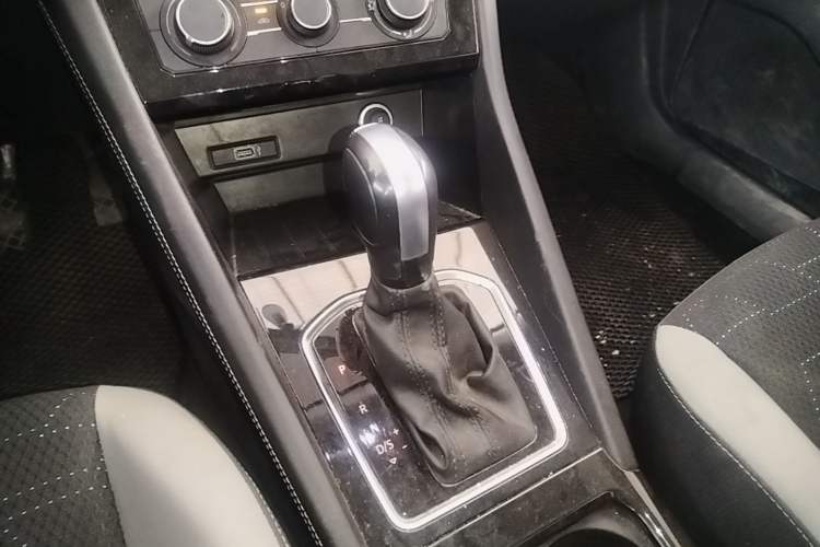 Used Jetta VS7 2023 280TSI Automatic Trend Edition Gear Lever