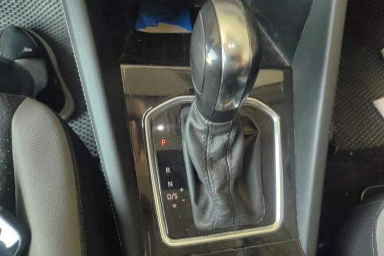 Used Jetta VS7 2023 280TSI Automatic Trend Edition Gear Lever