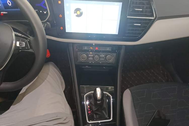 Used Jetta VS7 2023 280TSI Automatic Trend Edition Gear Lever