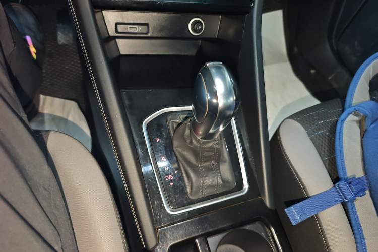 Used Jetta VS7 2023 280TSI Automatic Trend Edition Gear Lever