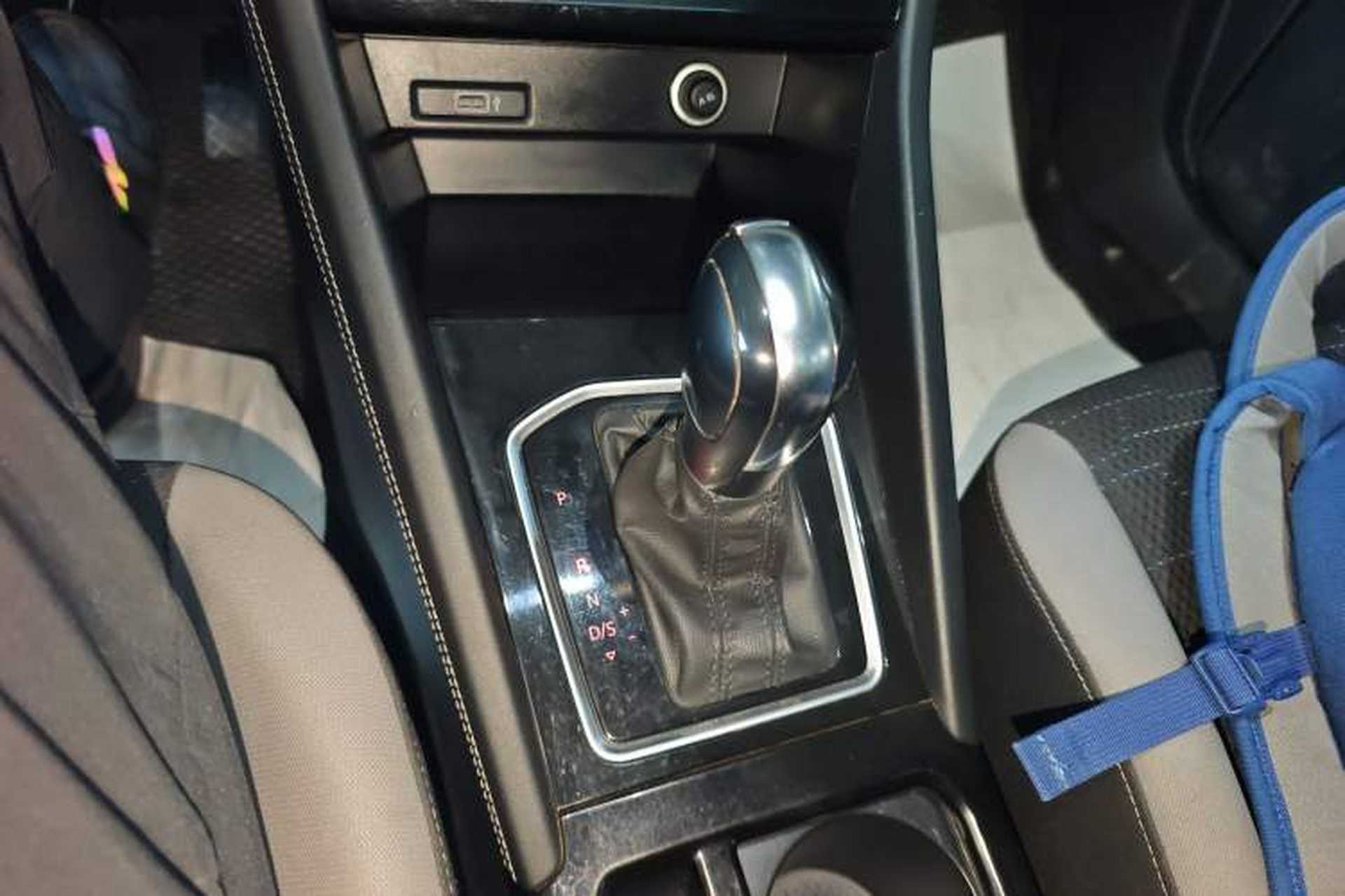 Used Jetta VS7 2023 280TSI Automatic Trend Edition Gear Lever