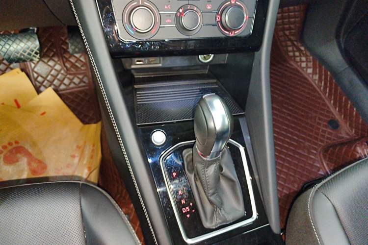 Used Jetta VS7 2023 280TSI Automatic Enjoyment Edition Gear Lever