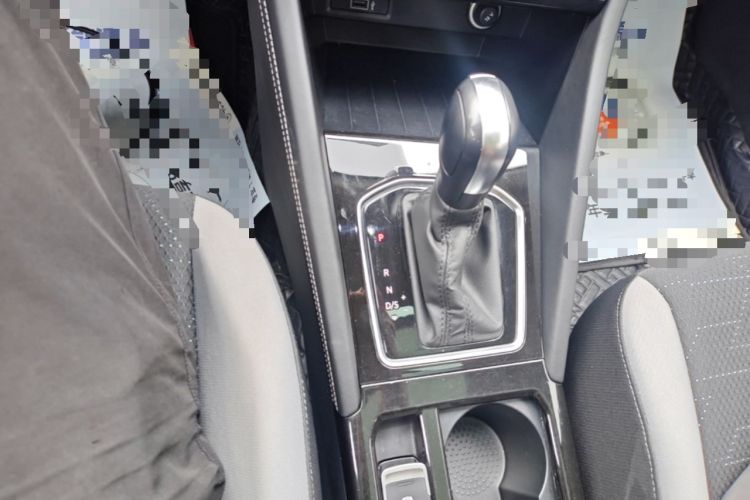 Used Jetta VS7 2023 280TSI Automatic Trend Edition Gear Lever
