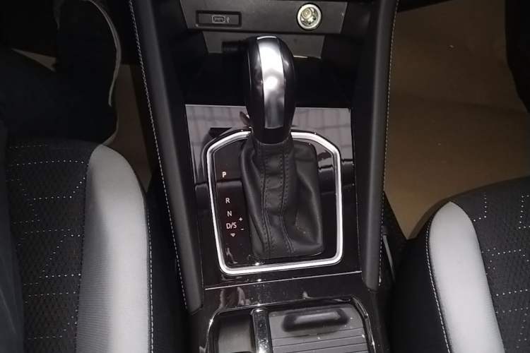 Used Jetta VS7 2023 280TSI Automatic Trend Edition Gear Lever
