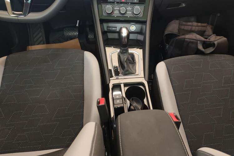 Used Jetta VS7 2023 280TSI Automatic Trend Edition Gear Lever
