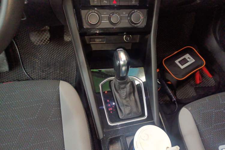 Used Jetta VS7 2023 280TSI Automatic Trend Edition Gear Lever