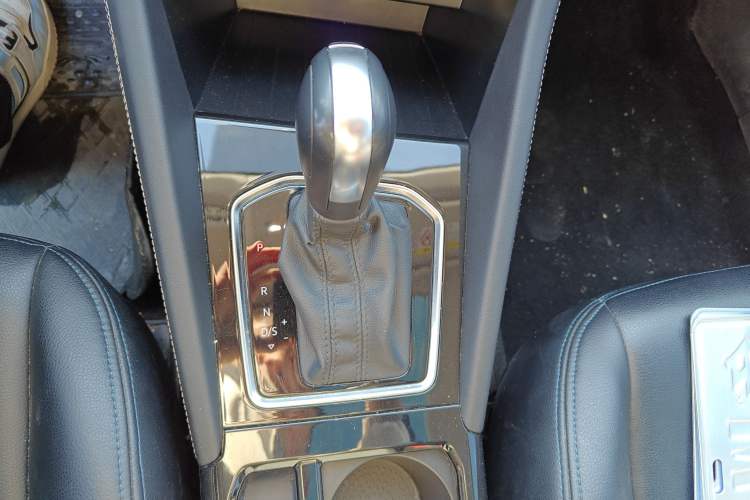 Used Jetta VS7 2023 280TSI Automatic Trend Edition Gear Lever