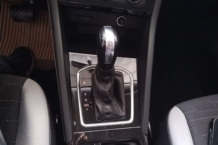 Used Jetta VS7 2023 280TSI Automatic Trend Edition Gear Lever