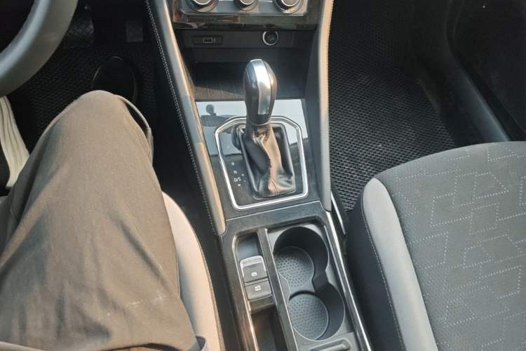 Used Jetta VS7 2023 280TSI Automatic Trend Edition Gear Lever