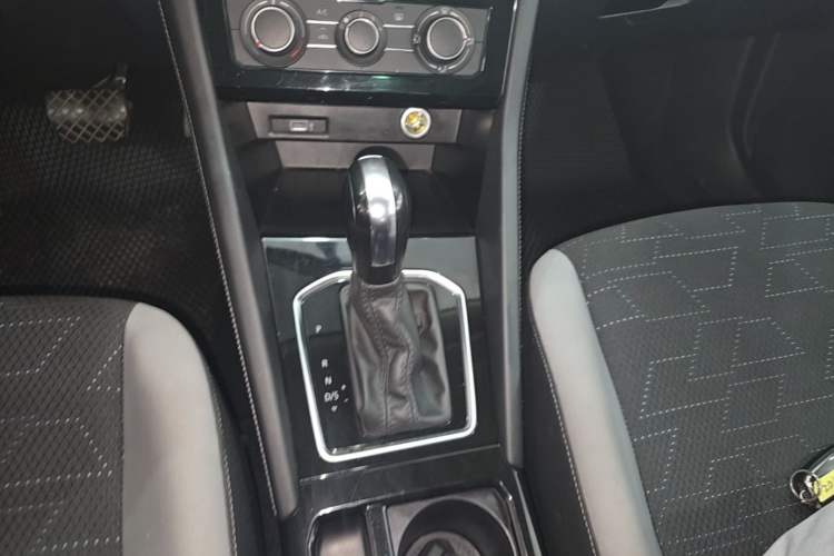 Used Jetta VS7 2023 280TSI Automatic Trend Edition Gear Lever