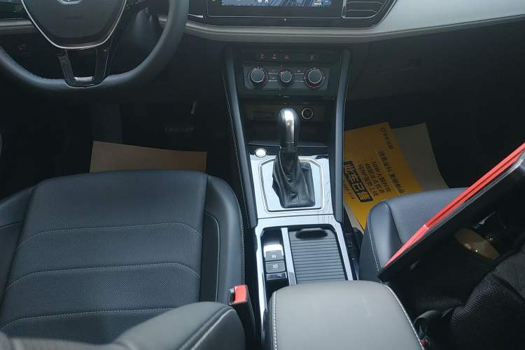 Used Jetta VS7 2023 280TSI Automatic Enjoyment Edition Gear Lever