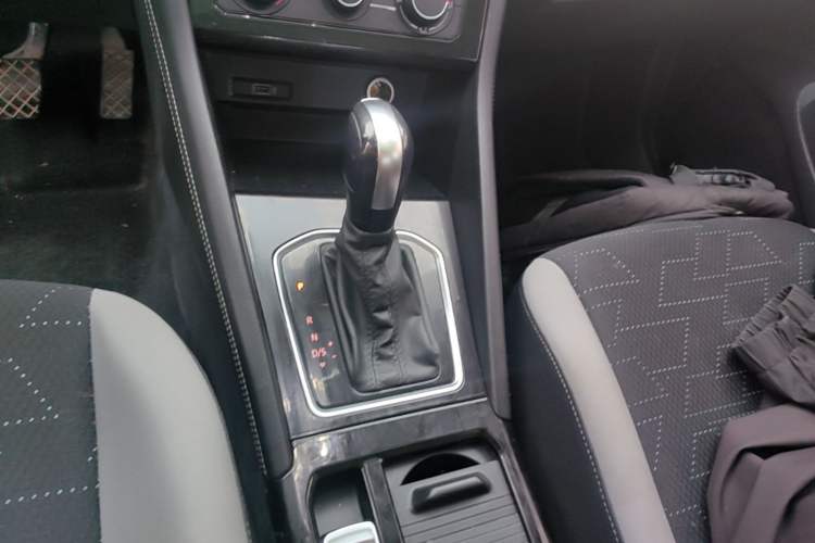 Used Jetta VS7 2023 280TSI Automatic Trend Edition Gear Lever