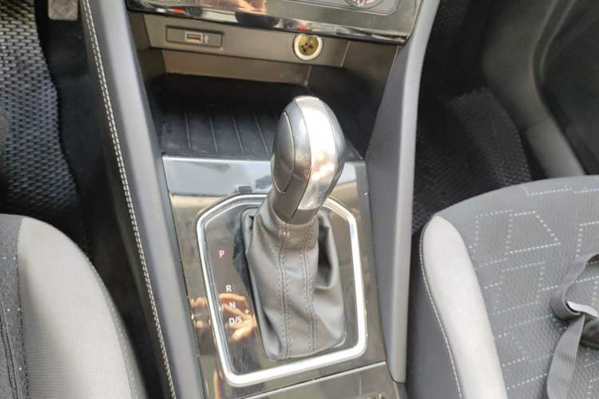 Used Jetta VS7 2023 280TSI Automatic Trend Edition Gear Lever