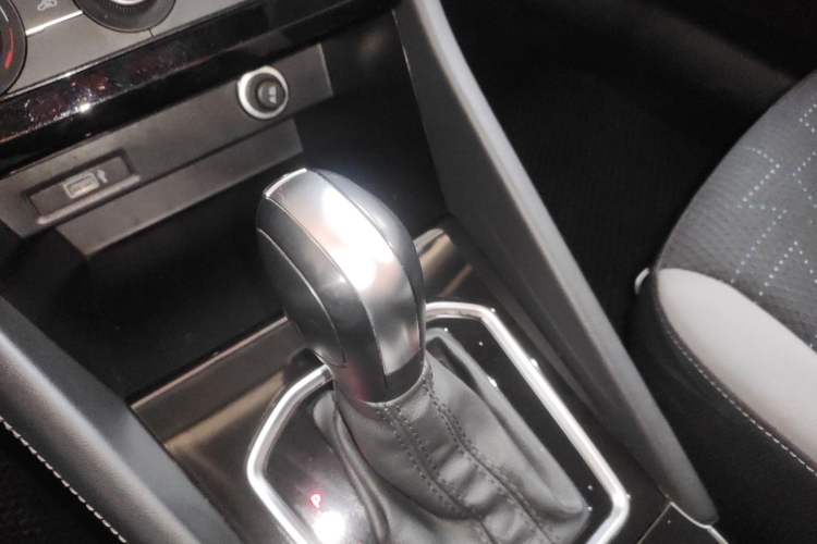 Used Jetta VS7 2023 280TSI Automatic Trend Edition Gear Lever