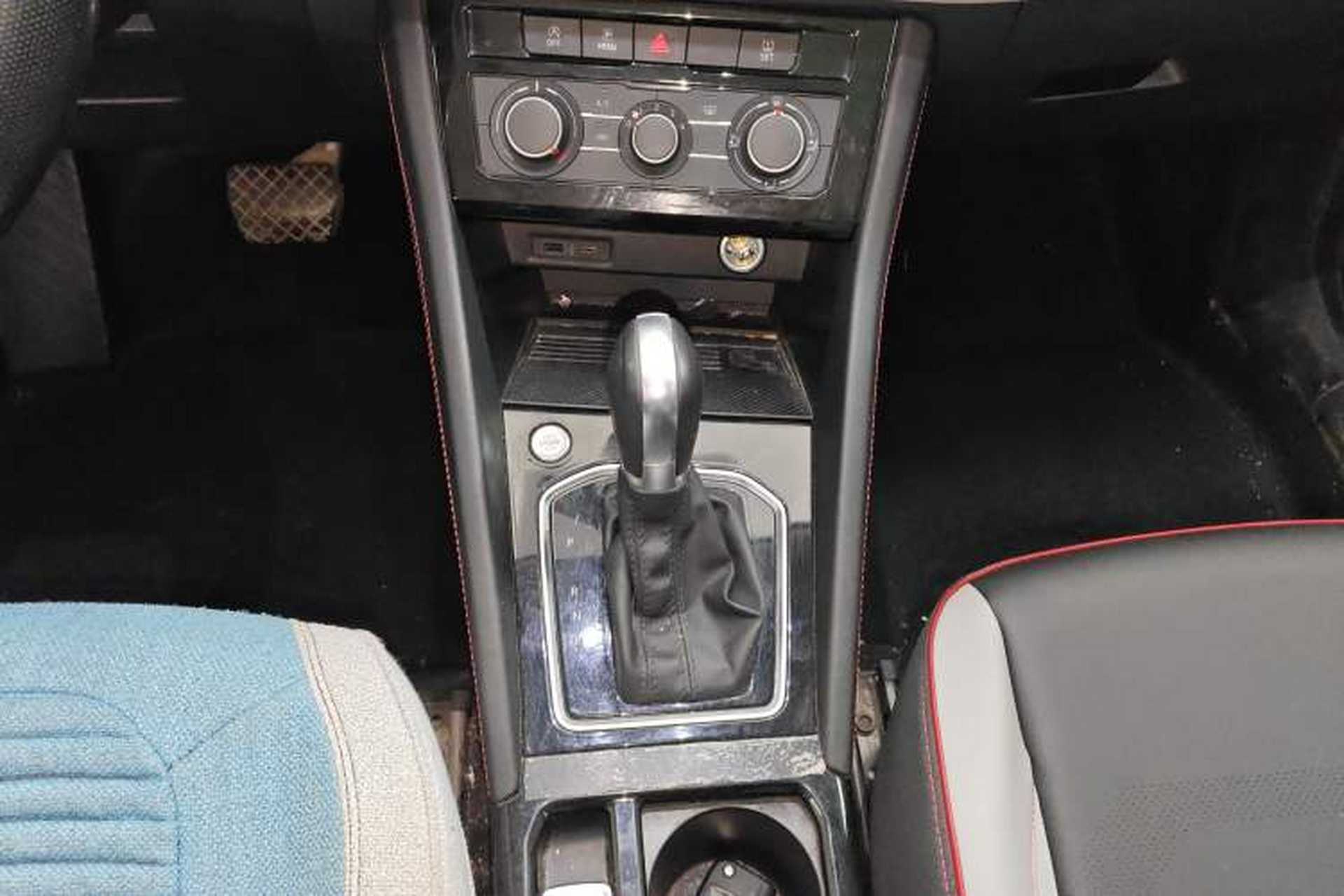Used Jetta VS7 2023 280TSI Automatic Enjoyment Edition Gear Lever