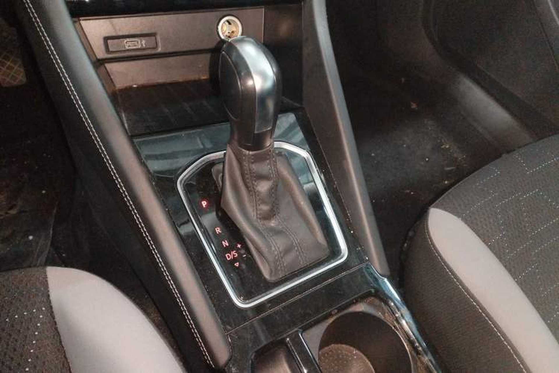 Used Jetta VS7 2023 280TSI Automatic Trend Edition Gear Lever